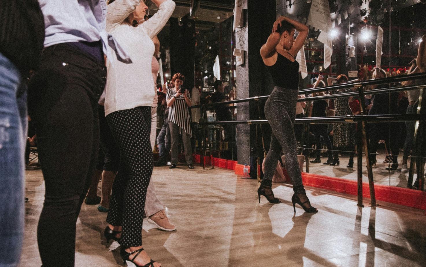 Хореографічна студія з професійним танцювальним залом та дзеркалами